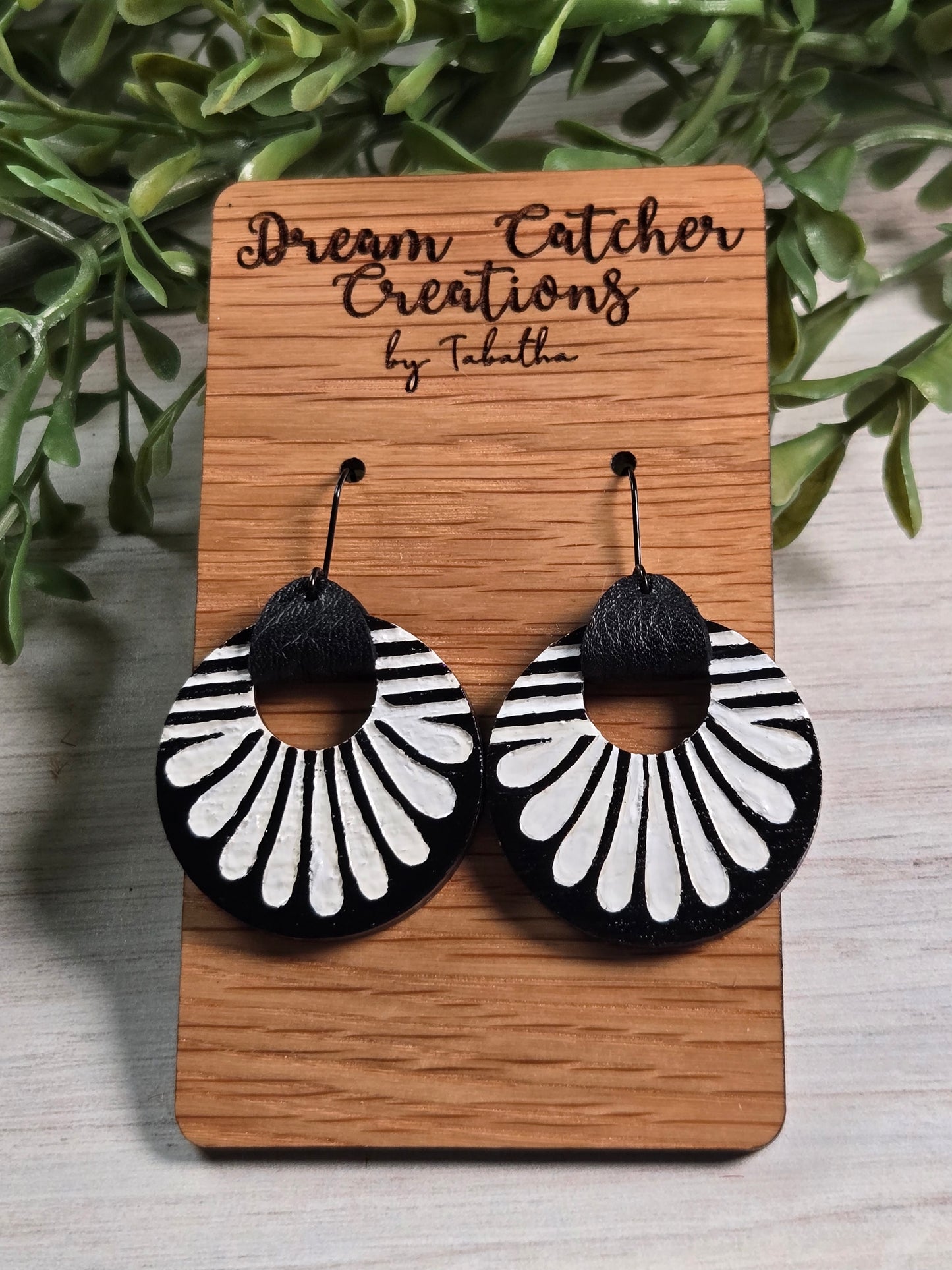 Striped Scallop Peekaboo Wood Earrings- Black & White